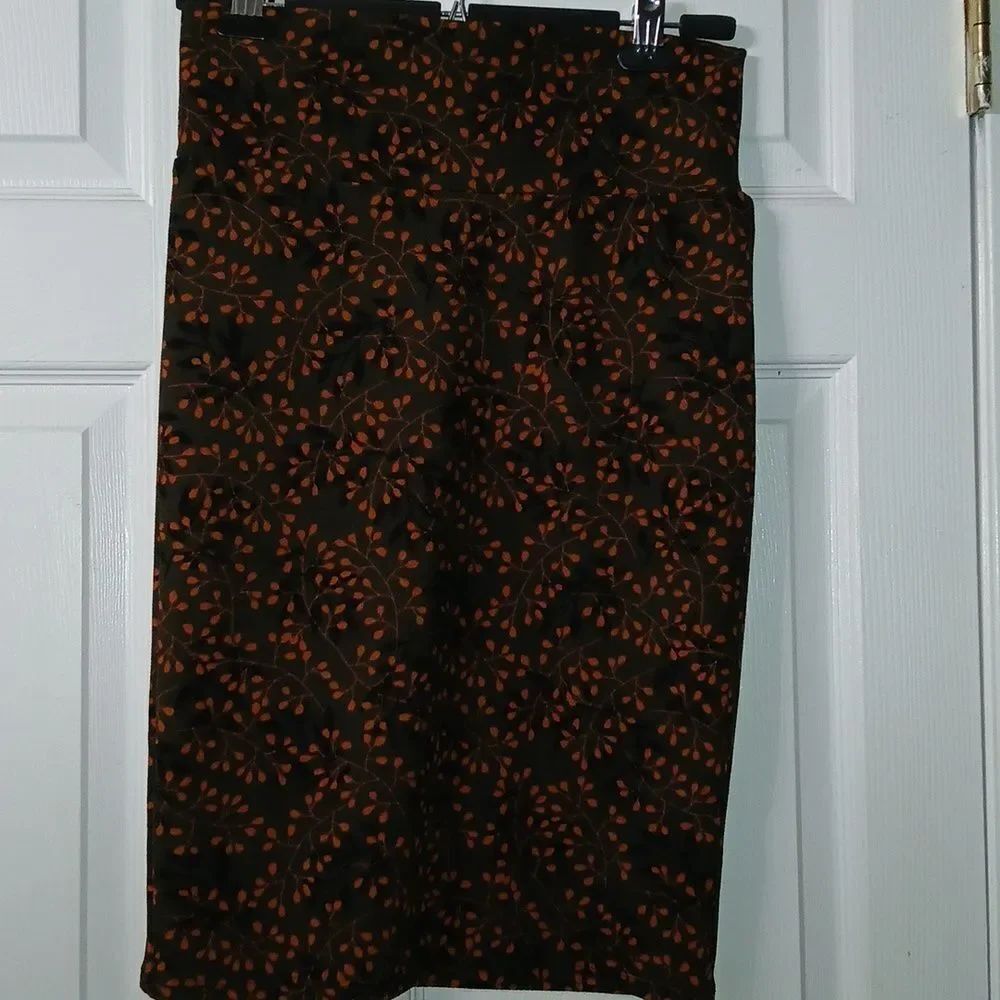 Lularoe brown with orange and dark brown leaf pattern pull on pencil skirt S